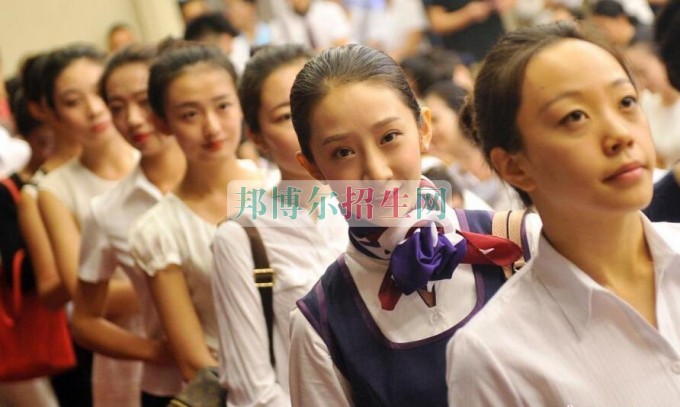初中畢業(yè)怎么考高鐵乘務