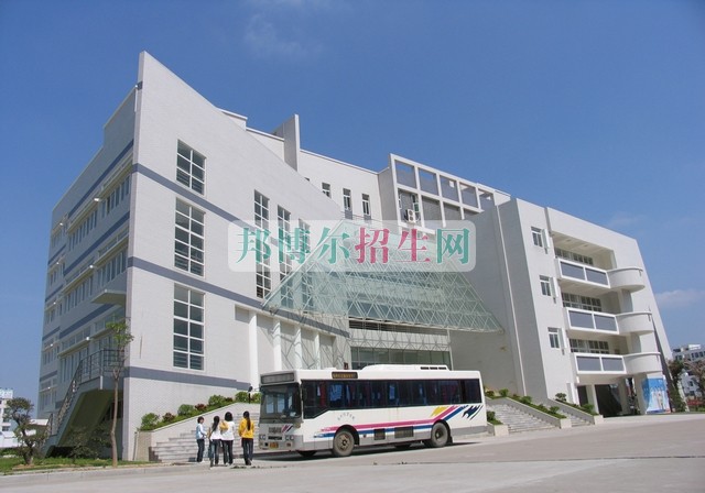 泉州經(jīng)貿(mào)職業(yè)技術(shù)學(xué)院招生辦聯(lián)系電話(huà)