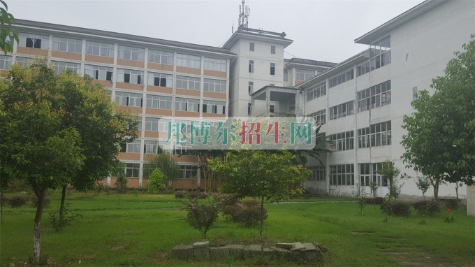 成都信息技術(shù)學(xué)校報名條件、招生對象