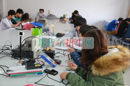 成都電子信息工程技術大專好的學校