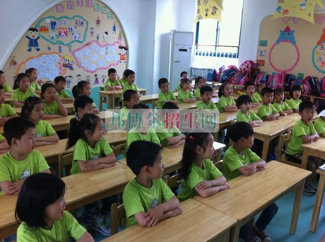 成都內(nèi)理科一專教育技術學大專學校