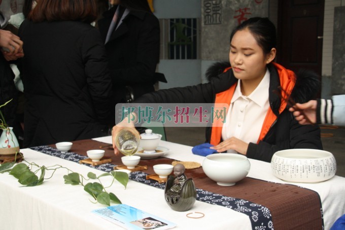 天府新區(qū)成人中等專業(yè)學校“美好新區(qū)，千年廣都”