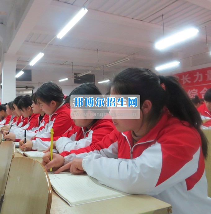南充師范學(xué)校校團(tuán)委召開2016——2017學(xué)年度(下)期第一次學(xué)生干部大會