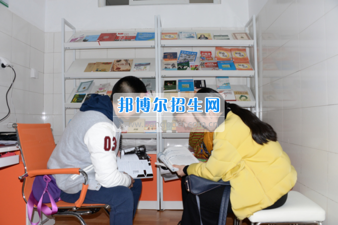川南幼兒師范高等專科學(xué)校黨團工作站、圖書漂流站在學(xué)生公寓正式運行
