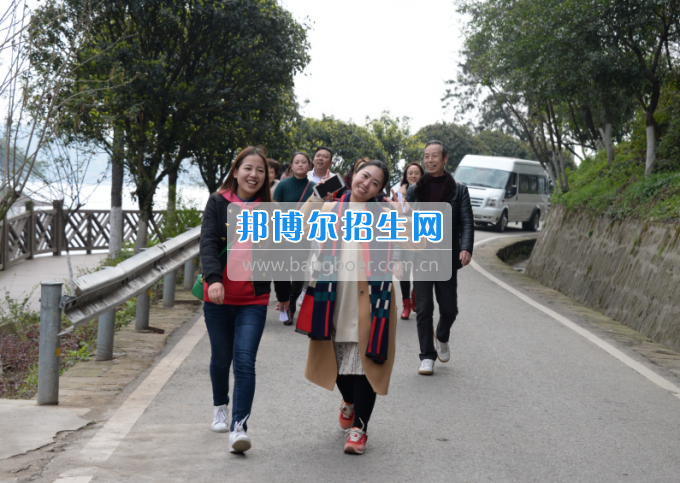 川南幼兒師范高等?？茖W校舉行慶祝國際勞動婦女節(jié)活動