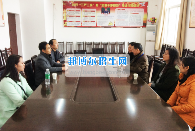 川南幼兒師范高等?？茖W(xué)校考察交流并巡查實習(xí)生情況