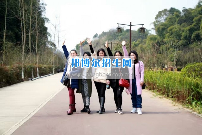 四川省樂山市第一職業(yè)高級中學(xué)春風十里，不如你