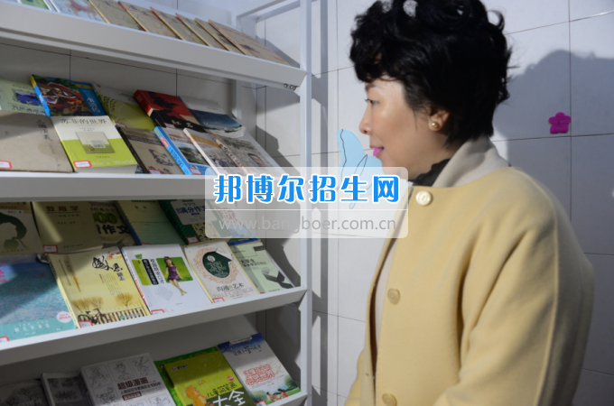 市委常委、宣傳部長潘梅到川南幼兒師范高等?？茖W(xué)校調(diào)研思想政治工作