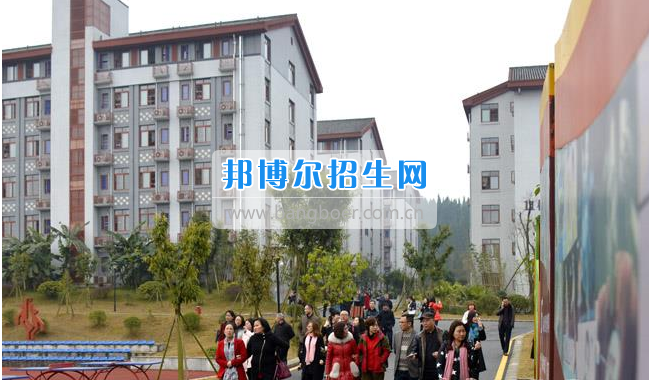 南充市建華職業(yè)中學(xué)開展“請(qǐng)進(jìn)來(lái)，走出去”校際交流活動(dòng)