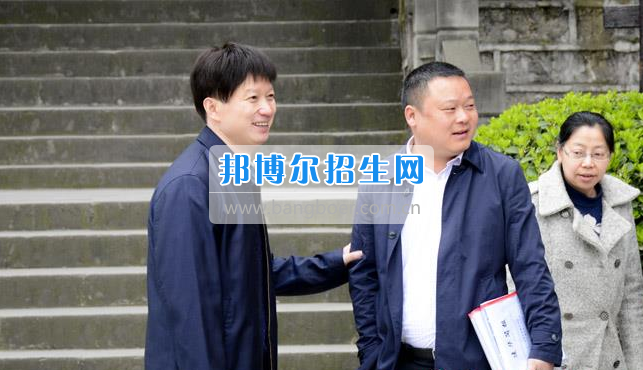 區(qū)委常委、宣傳部長(zhǎng)邱躍峰一行視察南充市建華職業(yè)中學(xué)