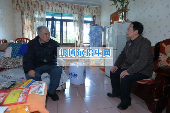 川北幼兒師范高等?？茖W(xué)校黨委書記張斌走訪慰問(wèn)學(xué)校離退休老同志