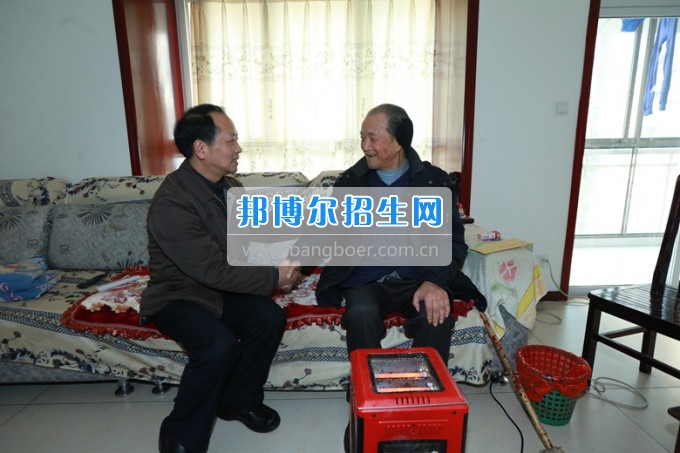 川北幼兒師范高等專科學(xué)校黨委書記張斌走訪慰問(wèn)學(xué)校離退休老同志