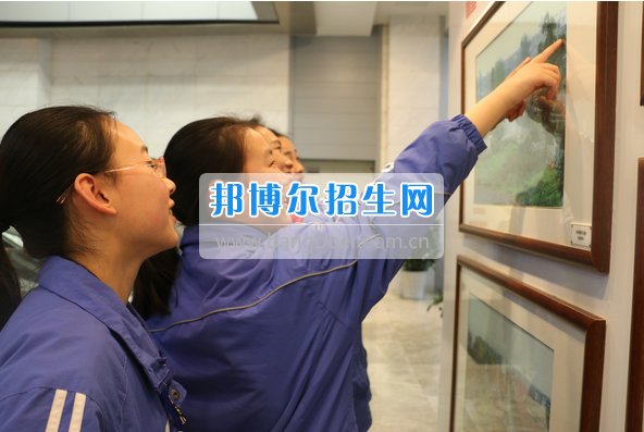 成都市洞子口職業(yè)高級中學(xué)舉行“成都，因我更美麗”主題開學(xué)典禮
