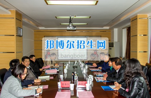 興義民族師范學院劉照惠校長率隊到省屬高?？疾旌笄诠芾砉ぷ? width=