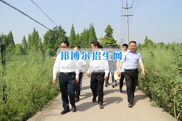 2017年成都農(nóng)業(yè)科技職業(yè)學(xué)院召開“校地合作、共建園區(qū)”專題會(huì)