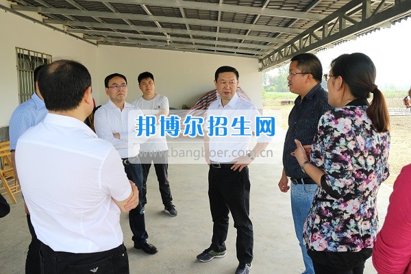 2017年成都農(nóng)業(yè)科技職業(yè)學(xué)院召開“校地合作、共建園區(qū)”專題會(huì)