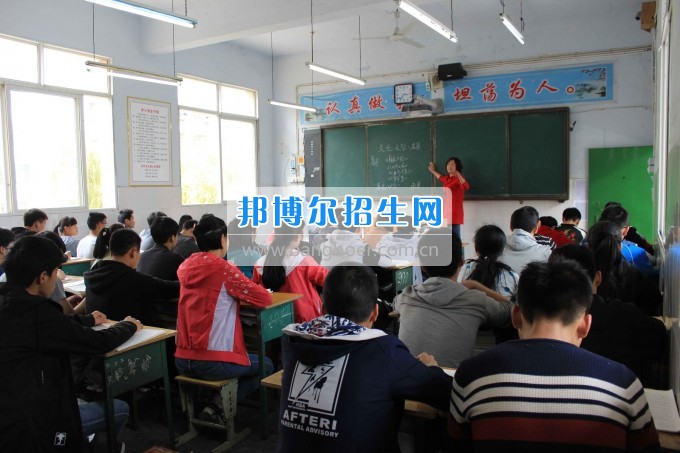 南充市教科所到南部縣職業(yè)技術(shù)學校調(diào)研義務教育教學情況