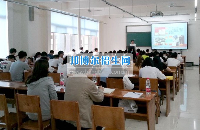 教育部專家來到四川托普信息技術職業(yè)學院指導思政課教學工作
