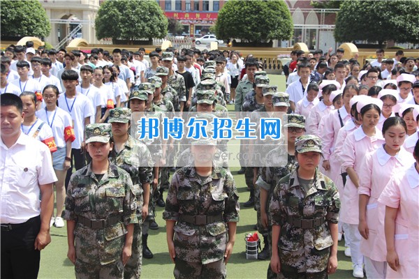 2017年成都希望幼師學(xué)校師生齊聚感恩廣場(chǎng)開(kāi)展紀(jì)念活動(dòng)
