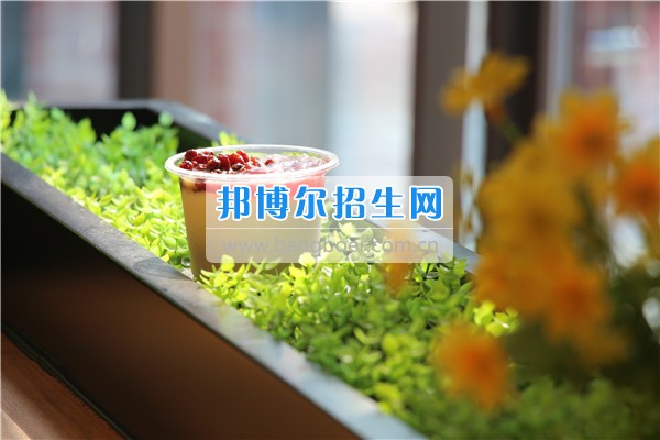 成都希望航空職業(yè)學(xué)校美味冷飲大曝光！據(jù)說，正數(shù)第三的是同學(xué)們最喜愛的冷飲！