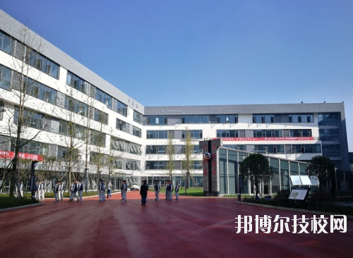 成都市青蘇職業(yè)中專學校4