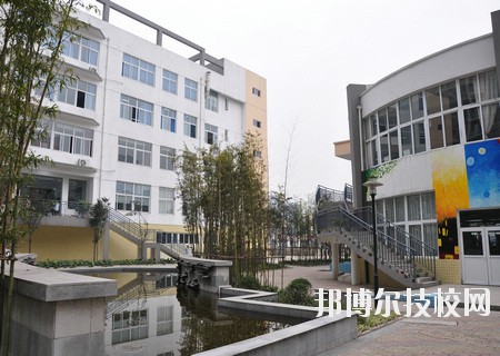 成都汽車職業(yè)技術(shù)學(xué)校2020年報(bào)名條件、招生要求、招生對象