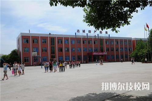 成都華夏旅游商務(wù)學校學校怎么樣
