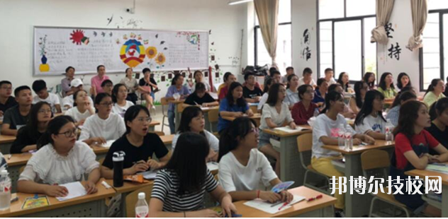 黔南民族衛(wèi)生學校2020年招生辦聯(lián)系電話