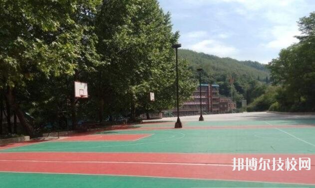 貴州現(xiàn)代經(jīng)濟(jì)學(xué)校2020年學(xué)費(fèi)、收費(fèi)多少