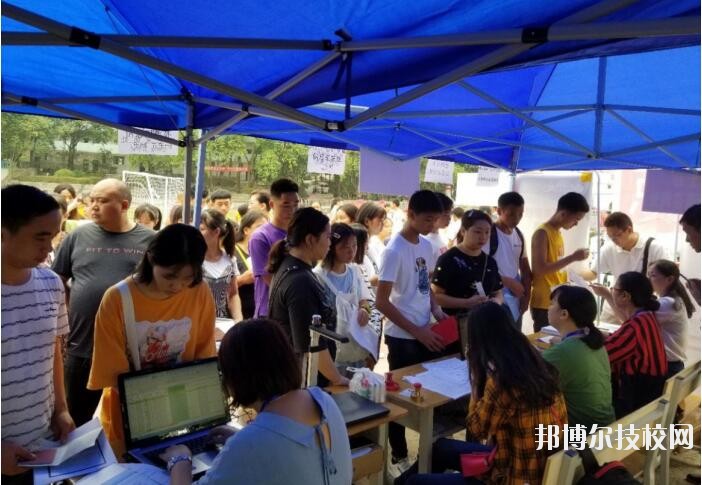 銅仁中等職業(yè)學(xué)校2020年報名條件、招生要求、招生對象