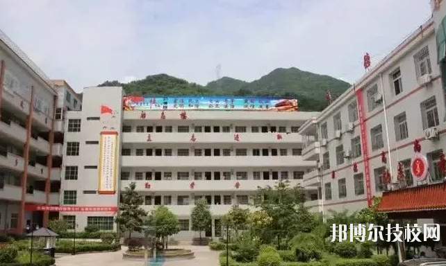 鎮(zhèn)巴縣職業(yè)教育中心2020年報(bào)名條件、招生要求、招生對(duì)象 