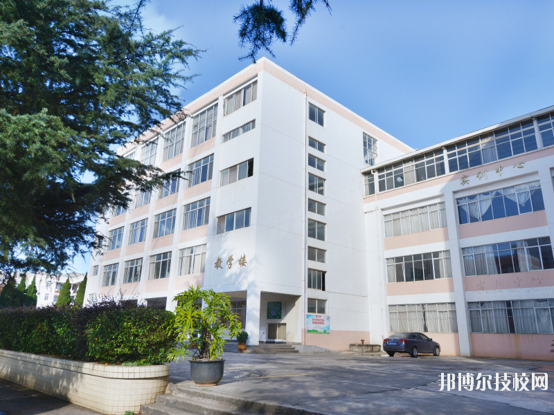 云南中醫(yī)藥中等專科學(xué)校2020年報名條件、招生要求、招生對象