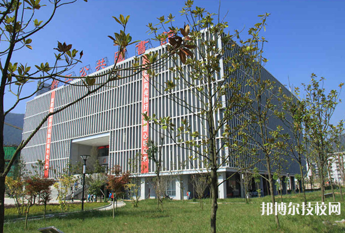 重慶黔江區(qū)民族職業(yè)教育中心2020年報名條件、招生要求、招生對象