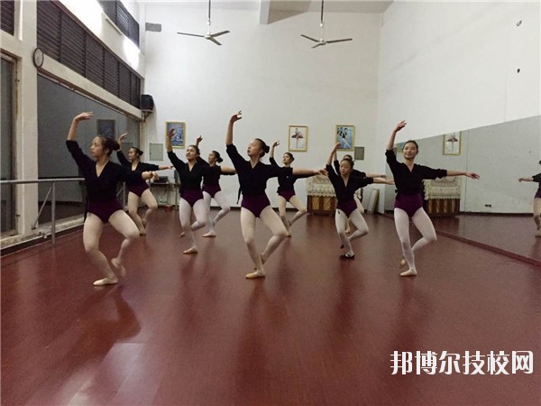 江西東方舞蹈學(xué)校2020年報(bào)名條件、招生要求、招生對(duì)象 