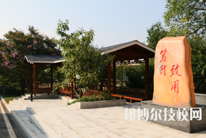 中國鋁業(yè)貴州高級技工學(xué)校2020年招生辦聯(lián)系電話