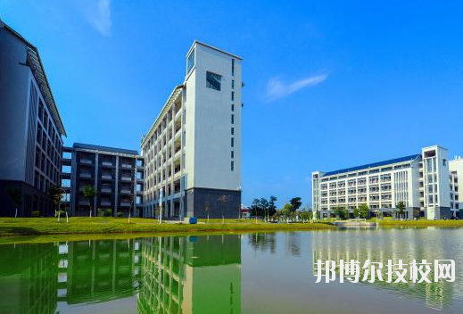 河源衛(wèi)生學(xué)校2020年報名條件、招生要求、招生對象