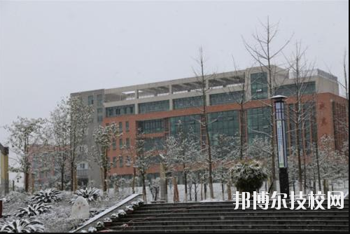 重慶榮昌職業(yè)教育中心2020年報(bào)名條件、招生要求、招生對象
