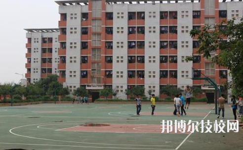 重慶大足職業(yè)教育中心2020年報名條件、招生要求、招生對象