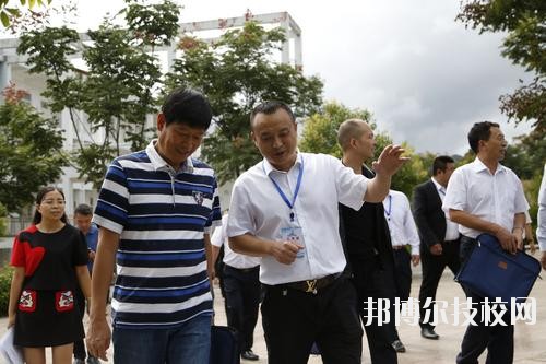 貞豐職業(yè)技術(shù)學校2020年招生辦聯(lián)系電話