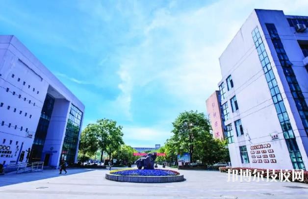 衢州工程技術(shù)學(xué)校2020年報名條件、招生要求、招生對象