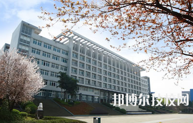 重慶三峽衛(wèi)生學(xué)校2020年報(bào)名條件、招生要求、招生對象