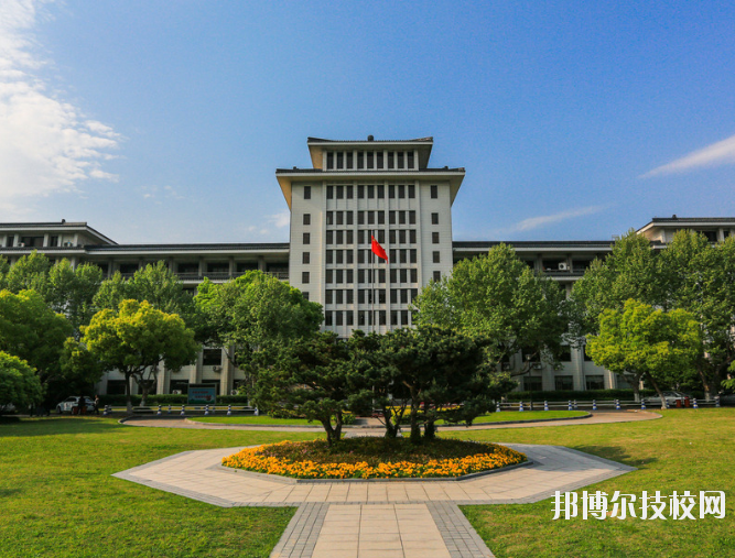 重慶旅游學(xué)校建勝分校2020年報名條件、招生要、招生對象求