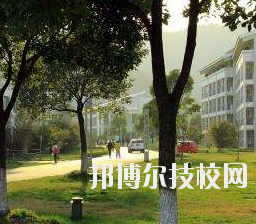 重慶第二財貿(mào)學(xué)校怎么樣、好不好
