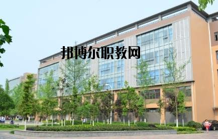成都市恒輝技工學(xué)校2020年報(bào)名條件、招生要求、招生對(duì)象