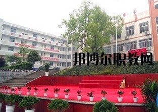 成都市恒輝技工學校2020年招生辦聯(lián)系電話
