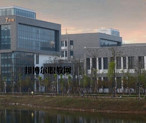 鄭州信息技術(shù)學(xué)校怎么樣、好不好