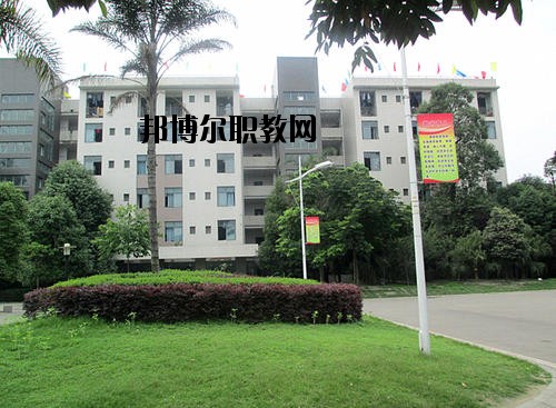 四川核工業(yè)工程學(xué)校2020年報名條件、招生要求、招生對象