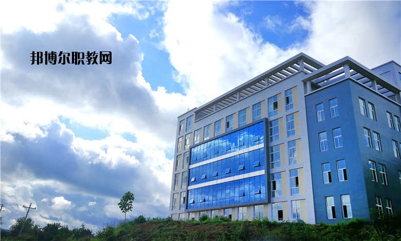 四川省南充衛(wèi)生學校2020年報名條件、招生要求、招生對象