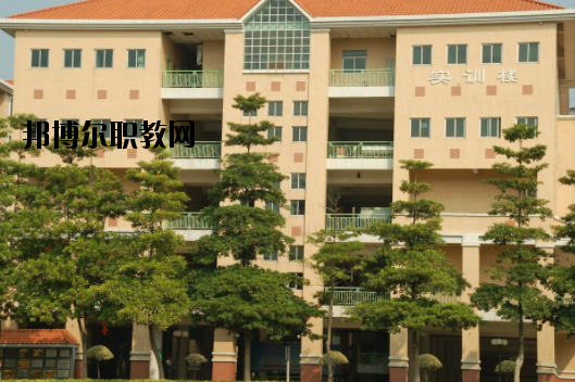 東莞商業(yè)學(xué)校2020年報名條件、招生要求、招生對象