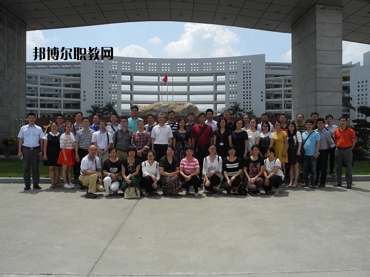 自貢市東方職業(yè)技術學校網(wǎng)站網(wǎng)址 